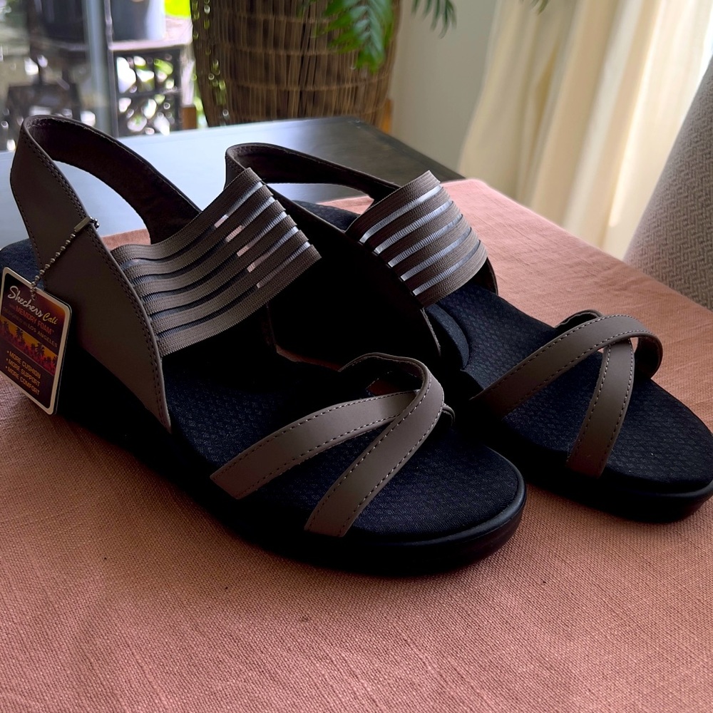 NWT WOMEN'S SKECHERS CALI WEDGE SANDALS